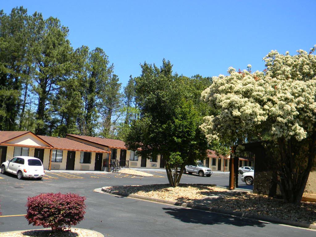 Sleepwell Stockbridge Motel Exterior photo